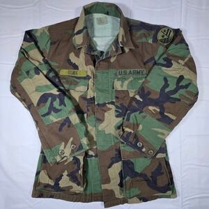 US Army Woodland Camo BDU Field Jacket Small Regular Military Issue Coat 00540